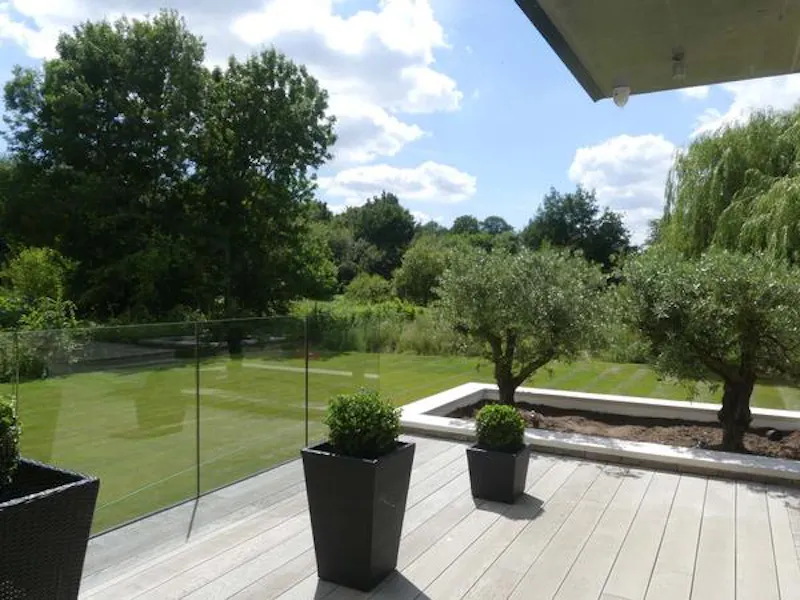 Terrace/Patio at Sleek, modern Shiplake house, K432 (photo 60)