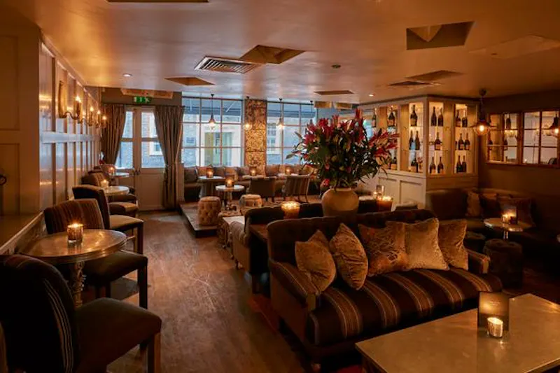 Soho cocktail lounge, R818 (photo 9)