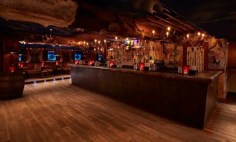 Bar at Soho cocktail lounge, R818 (photo 24)
