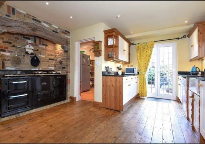 Aga at 1920s Orpington family house, M314 (photo 3)