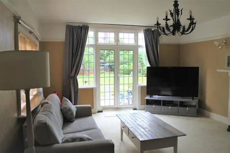 Living Room at 1920s Orpington family house, M314 (photo 11)