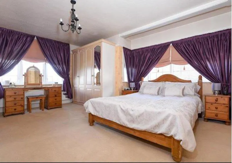 Bedroom at 1920s Orpington family house, M314 (photo 17)