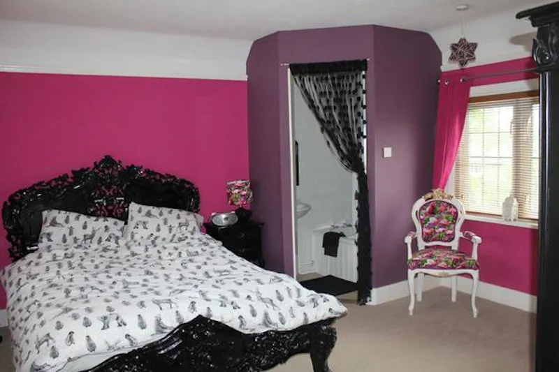 Bedroom at 1920s Orpington family house, M314 (photo 19)