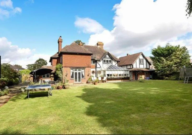Garden at 1920s Orpington family house, M314 (photo 29)