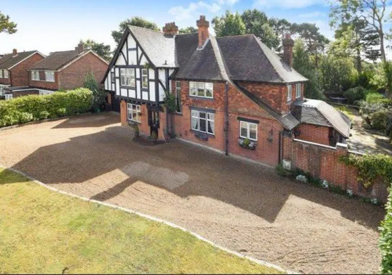 Driveway at 1920s Orpington family house, M314 (photo 37)