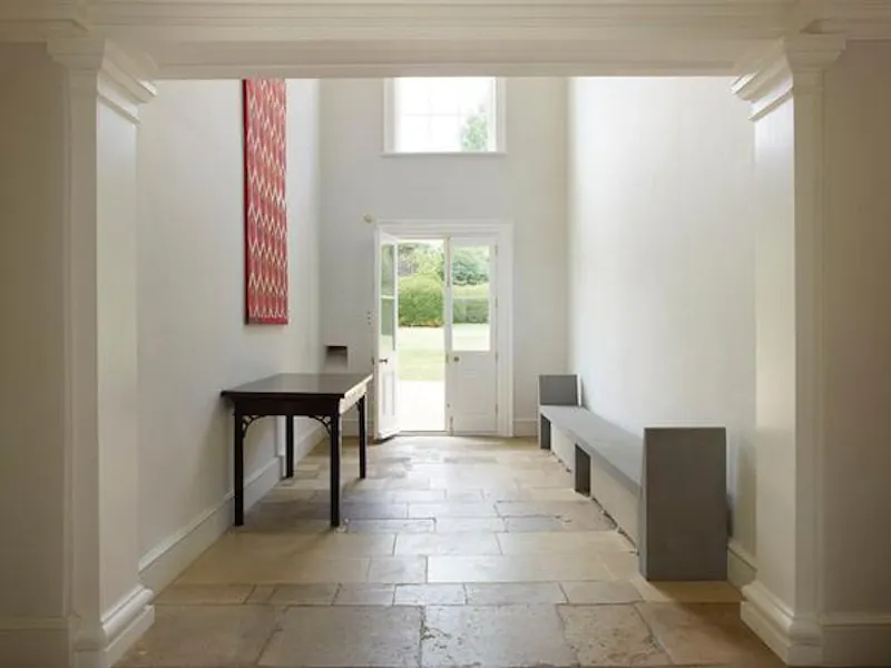 Entrance hall at Film location H1014 in Buckinghamshire (photo 10)