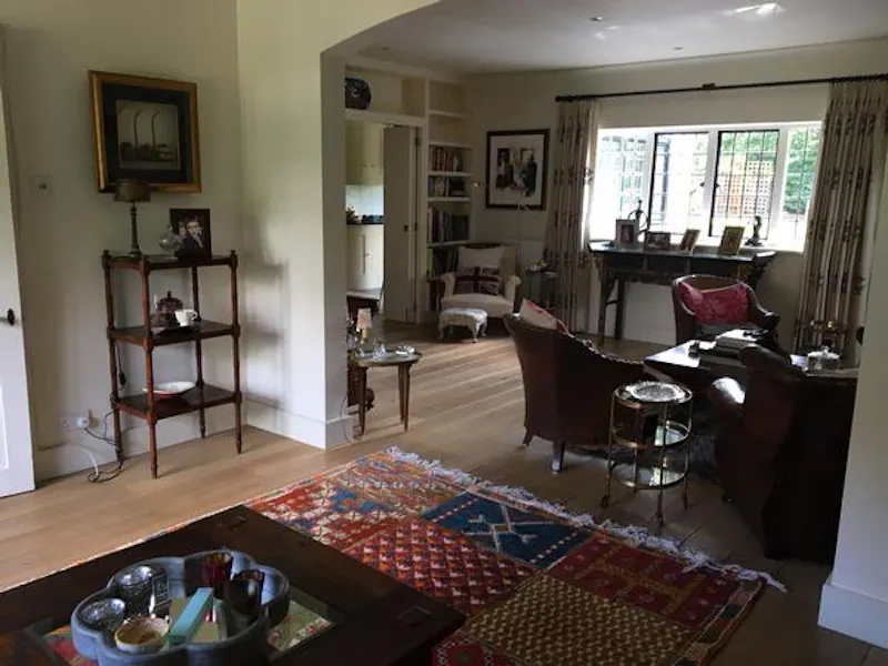 Living Room at Film location D2343 in London (photo 3)
