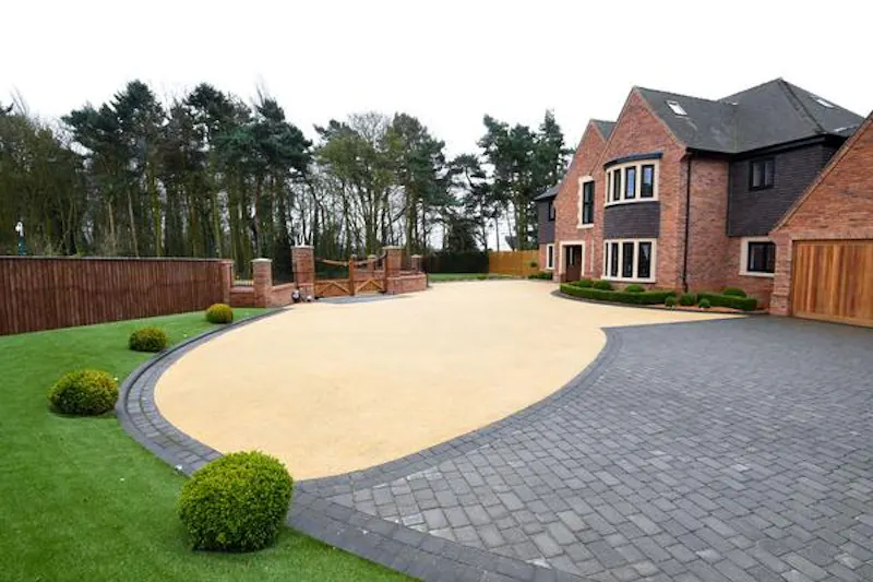 Driveway at Walsall Modern home, D2398 (photo 44)