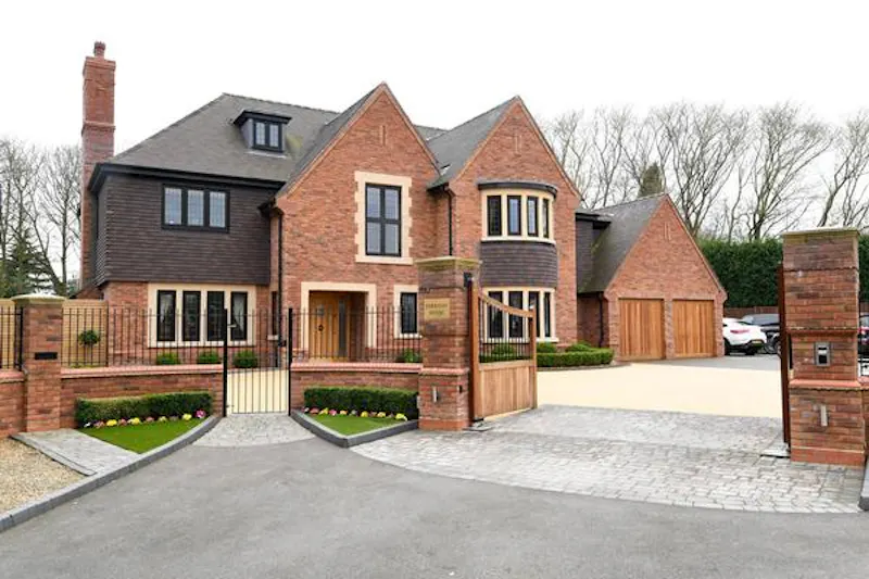 Walsall Modern home, D2398 (photo 45)