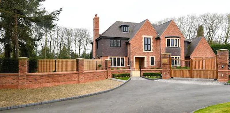 Walsall Modern home, D2398 (photo 46)