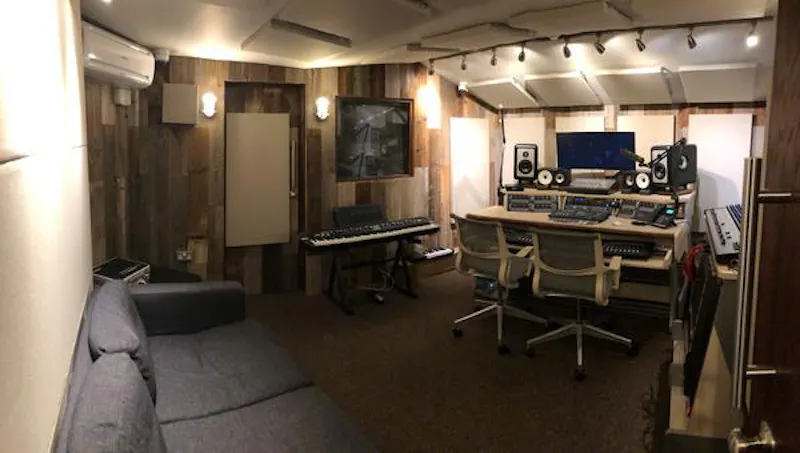 Recording studio in North Finchley, N445 (photo 14)