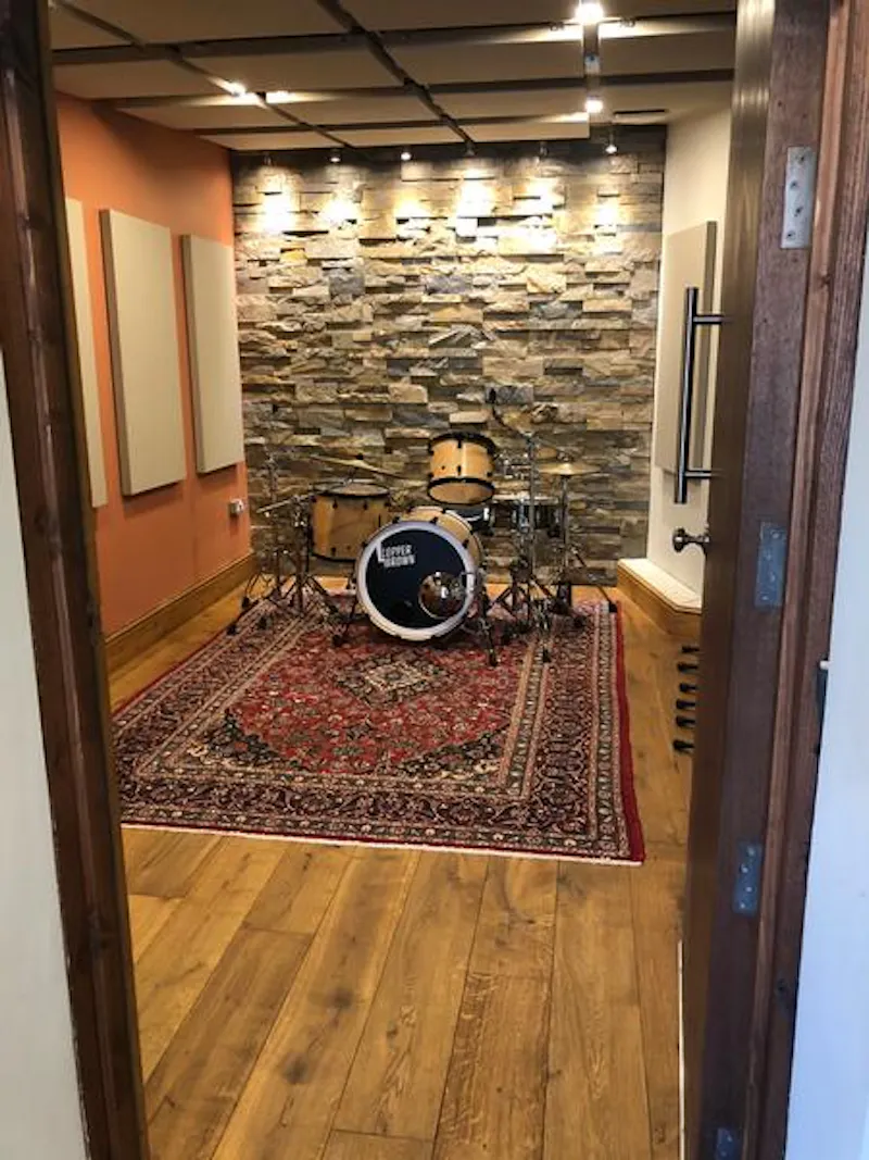 Recording studio in North Finchley, N445 (photo 21)