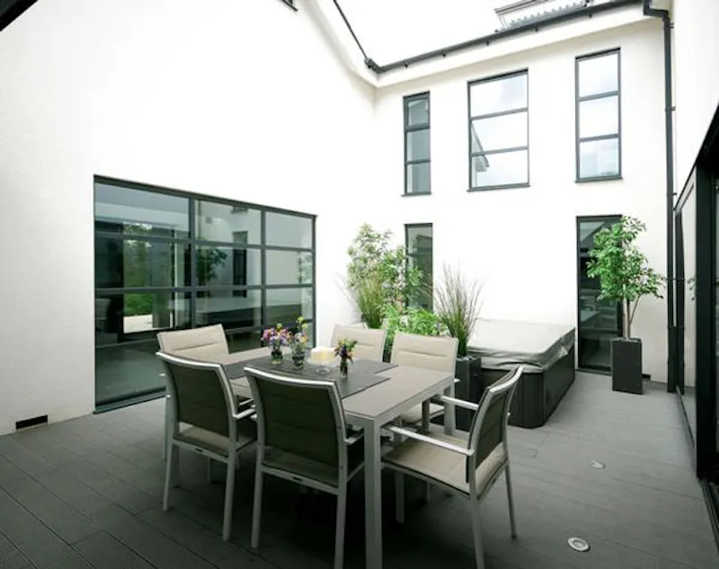 Jacuzzi at Atrium Bromley house, D2344 (photo 15)