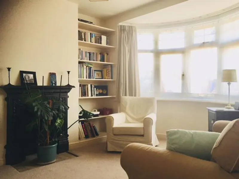 Living Room at Film location D2346 in London (photo 2)