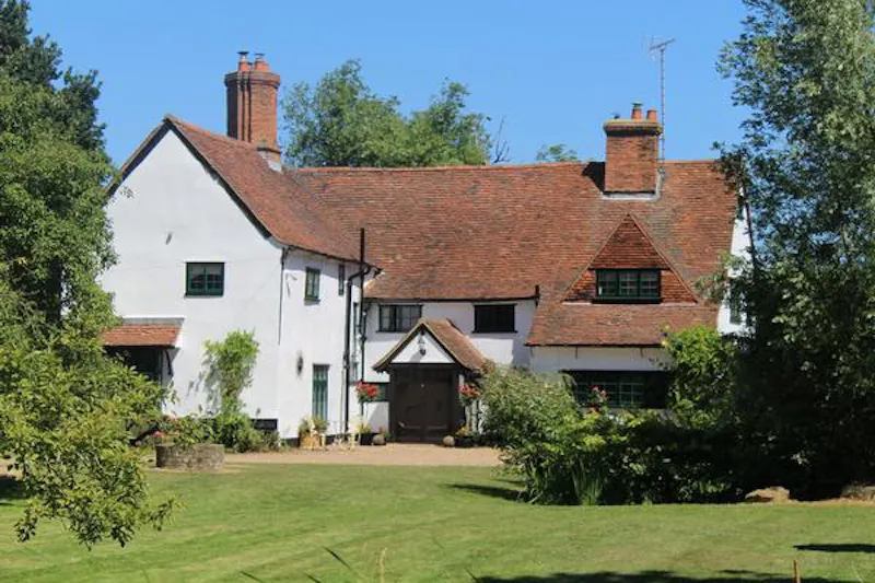North Byfleet listed country manor, M315 (photo 1)
