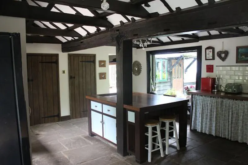 North Byfleet listed country manor, M315 (photo 3)