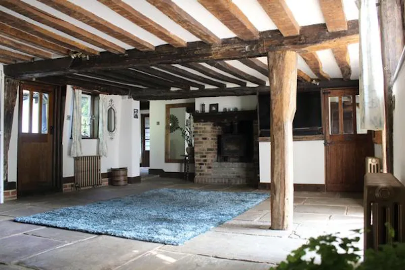 Entrance hall at North Byfleet listed country manor, M315 (photo 7)