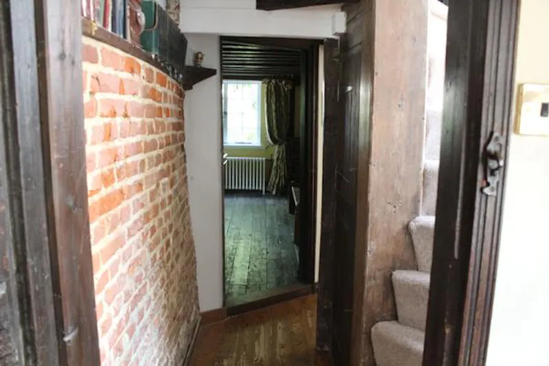 North Byfleet listed country manor, M315 (photo 15)