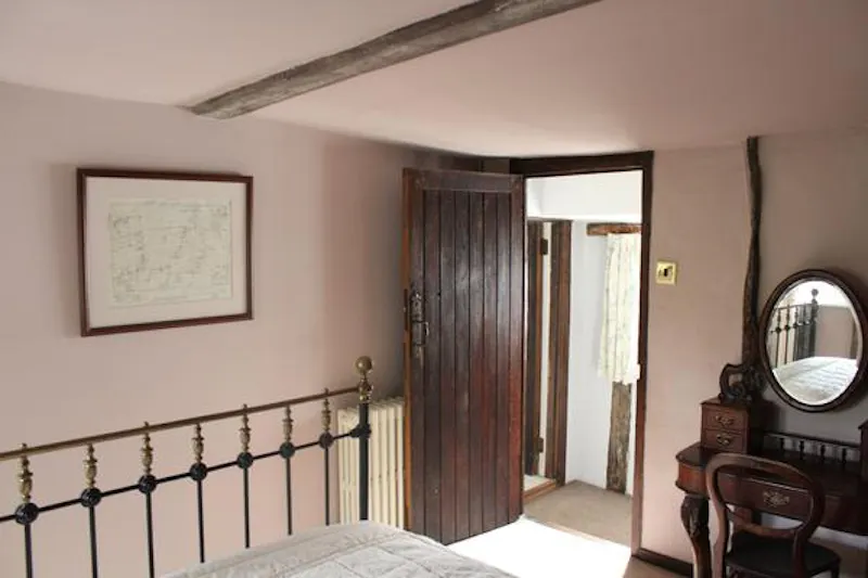 North Byfleet listed country manor, M315 (photo 19)