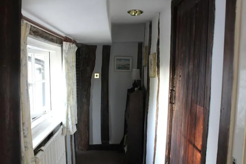 North Byfleet listed country manor, M315 (photo 29)