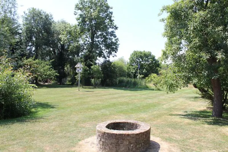 North Byfleet listed country manor, M315 (photo 37)