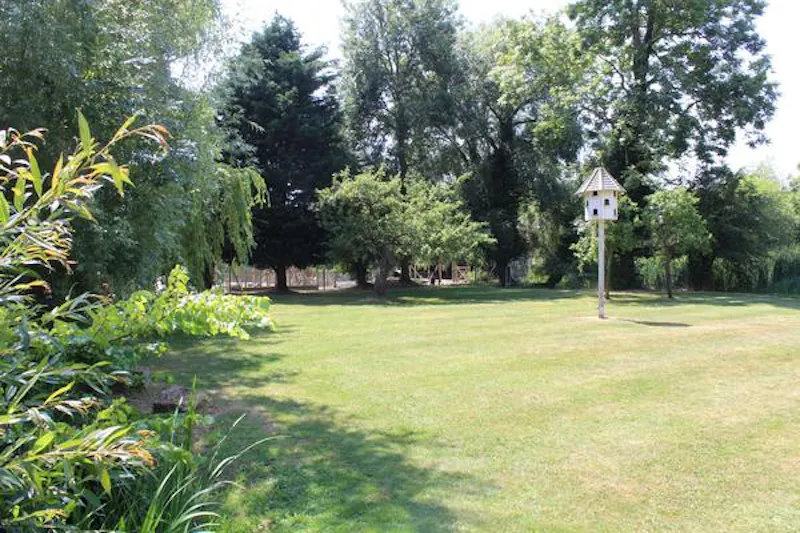 North Byfleet listed country manor, M315 (photo 39)