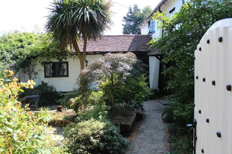 North Byfleet listed country manor, M315 (photo 41)