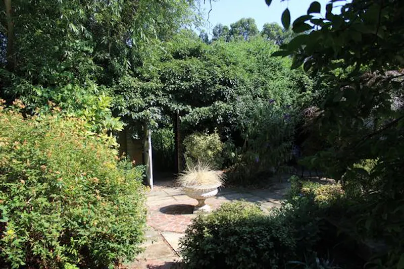 North Byfleet listed country manor, M315 (photo 42)