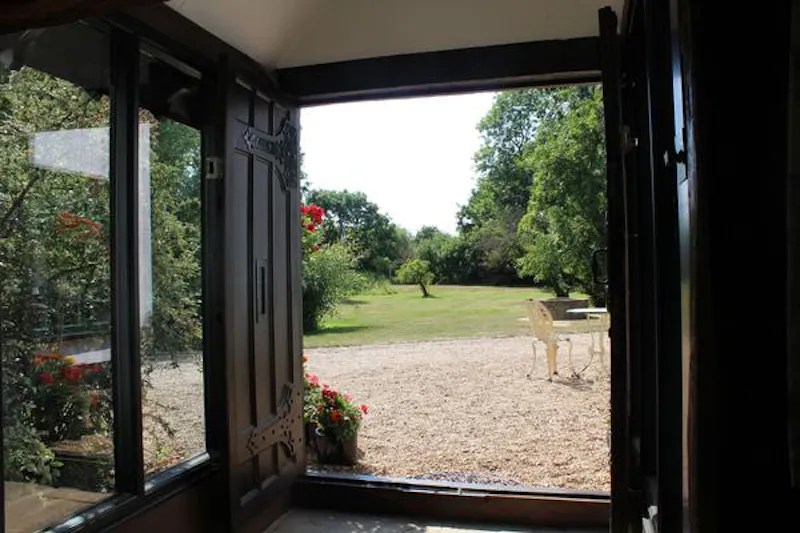 North Byfleet listed country manor, M315 (photo 44)
