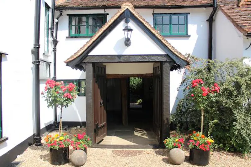 North Byfleet listed country manor, M315 (photo 45)