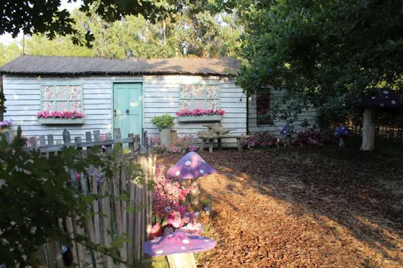 Summer house at North Byfleet listed country manor, M315 (photo 57)