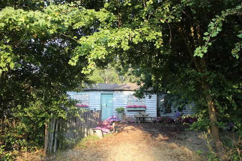 North Byfleet listed country manor, M315 (photo 58)