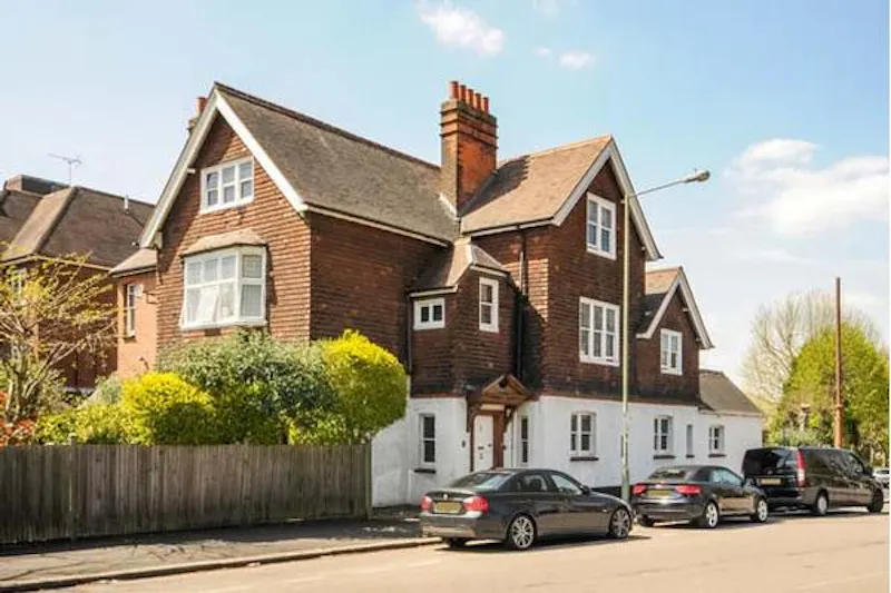 Large Hendon family house, E457 (photo 23)