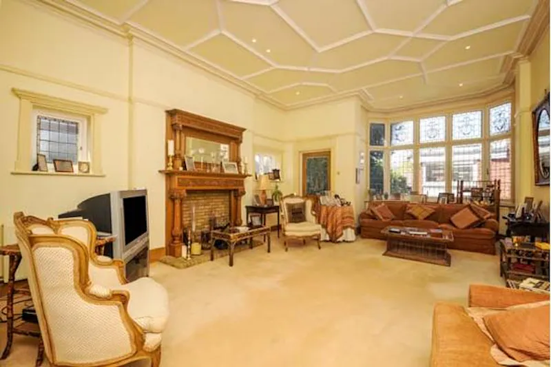 Living Room at Large Hendon family house, E457 (photo 3)