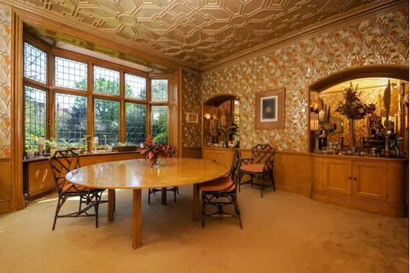 Dining room at Large Hendon family house, E457 (photo 4)