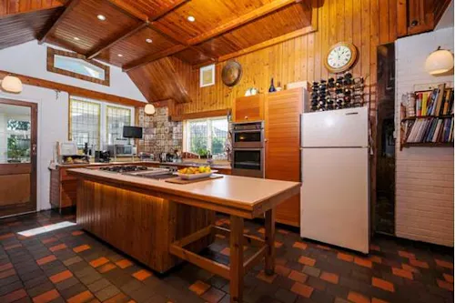 Large Hendon family house, E457