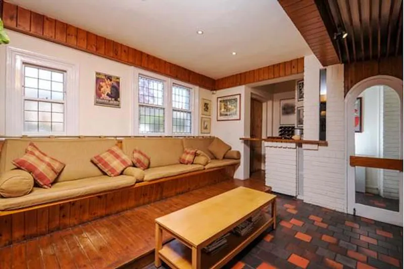 Living Room at Large Hendon family house, E457 (photo 6)