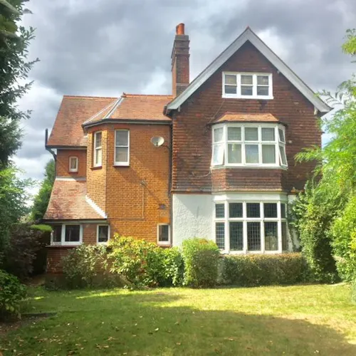 Large Hendon family house, E457