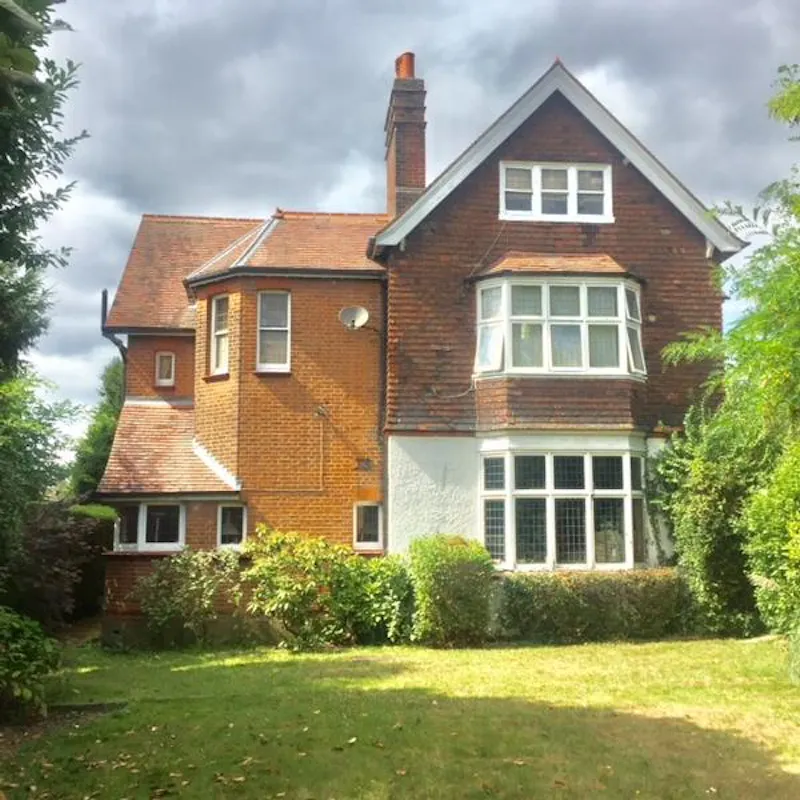 Large Hendon family house, E457 (photo 1)