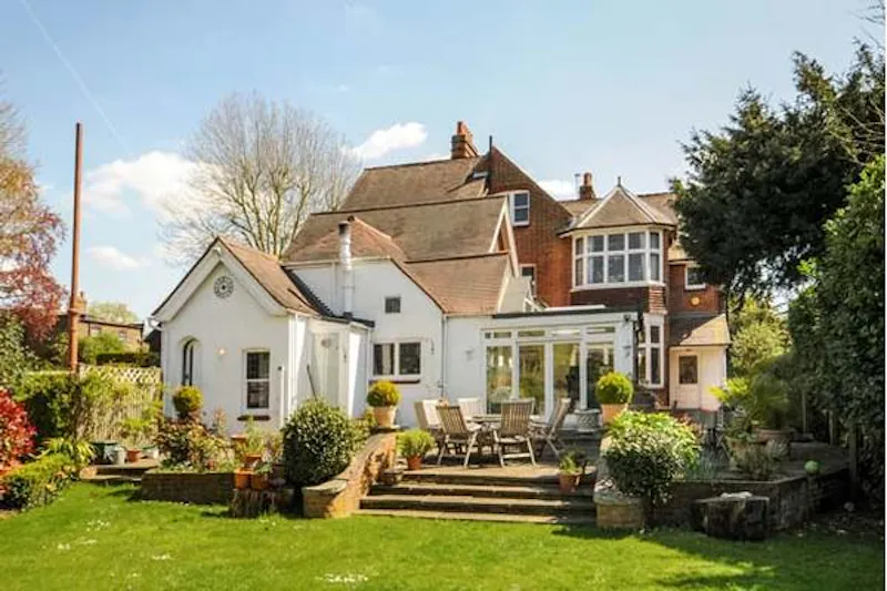 Large Hendon family house, E457 (photo 24)