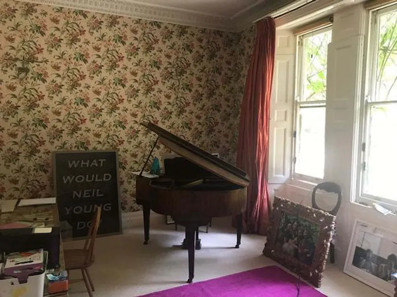 Piano at Film location E458 in Hampshire (photo 10)