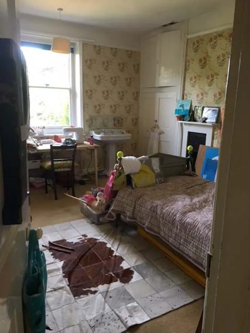 Bedroom at Film location E458 in Hampshire (photo 16)