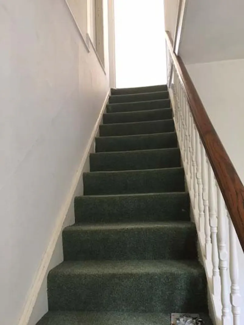 Staircase at Film location E458 in Hampshire (photo 28)