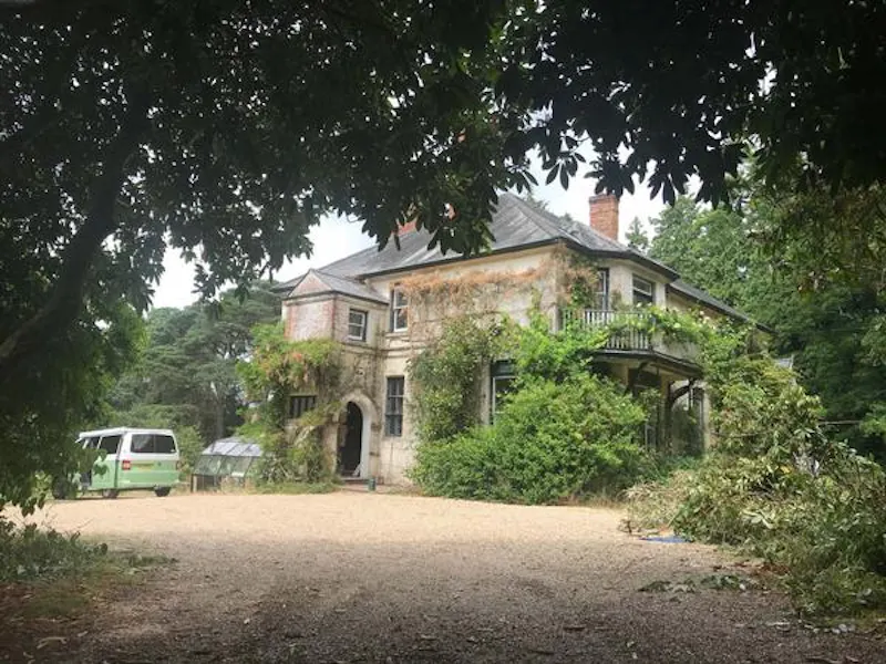 Driveway at Film location E458 in Hampshire (photo 40)