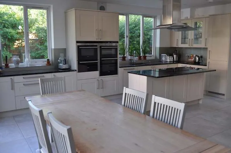 Kitchen at Dulwich family house, D2348 (photo 2)