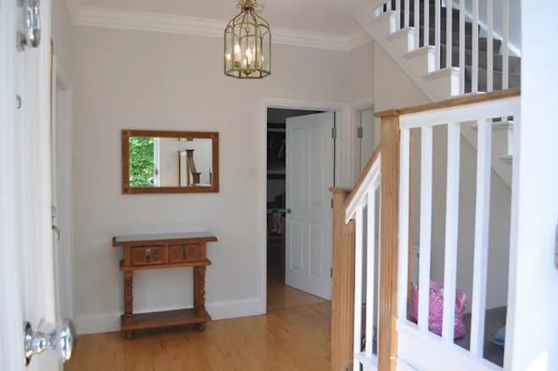 Entrance hall at Dulwich family house, D2348 (photo 6)