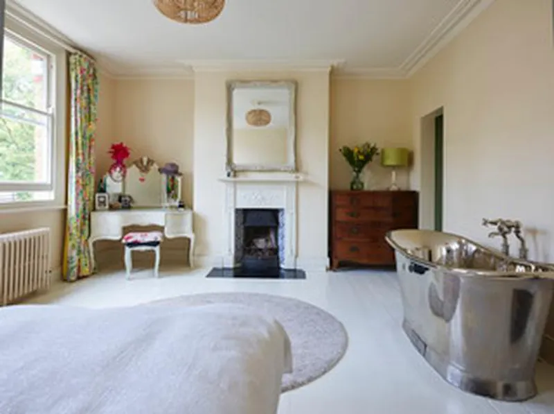 Bedroom at Lovely Clapham townhouse, B1806 (photo 8)
