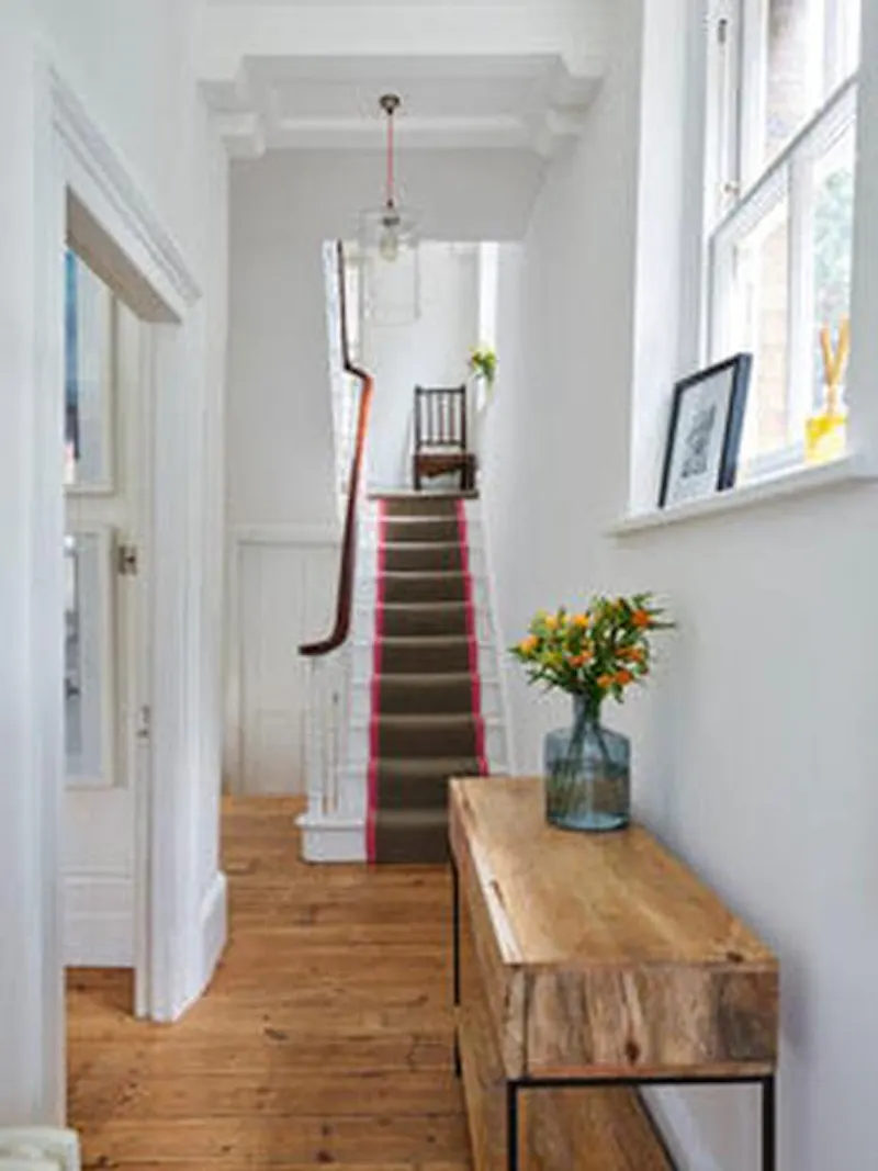 Entrance hall at Lovely Clapham townhouse, B1806 (photo 2)