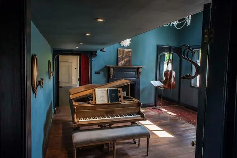 Piano at Rustic old vicarage in Eye, A1457 (photo 9)
