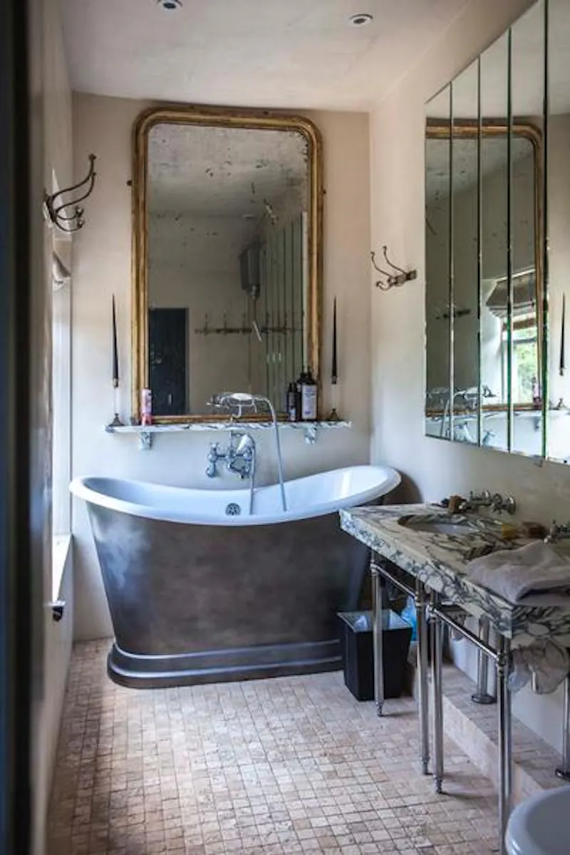 Bathroom at Rustic old vicarage in Eye, A1457 (photo 18)